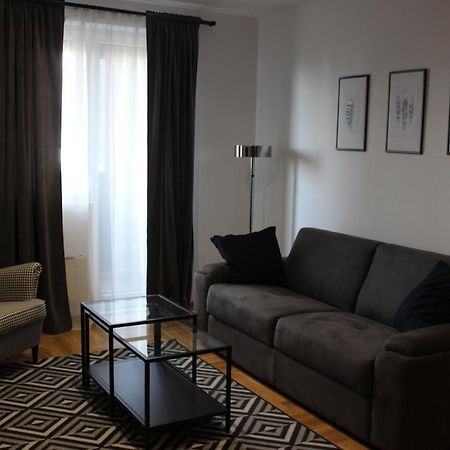 Luxury Apartments Parking In Garage Ni المظهر الخارجي الصورة
