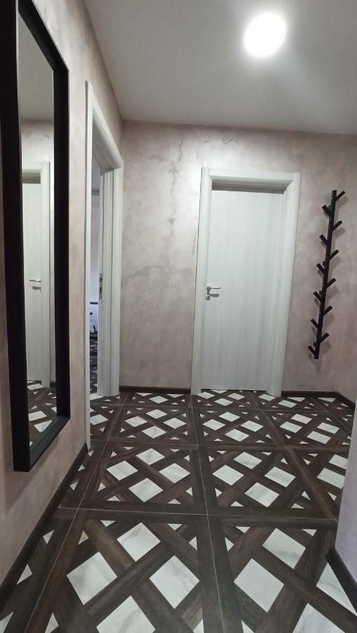 Luxury Apartments Parking In Garage Ni المظهر الخارجي الصورة
