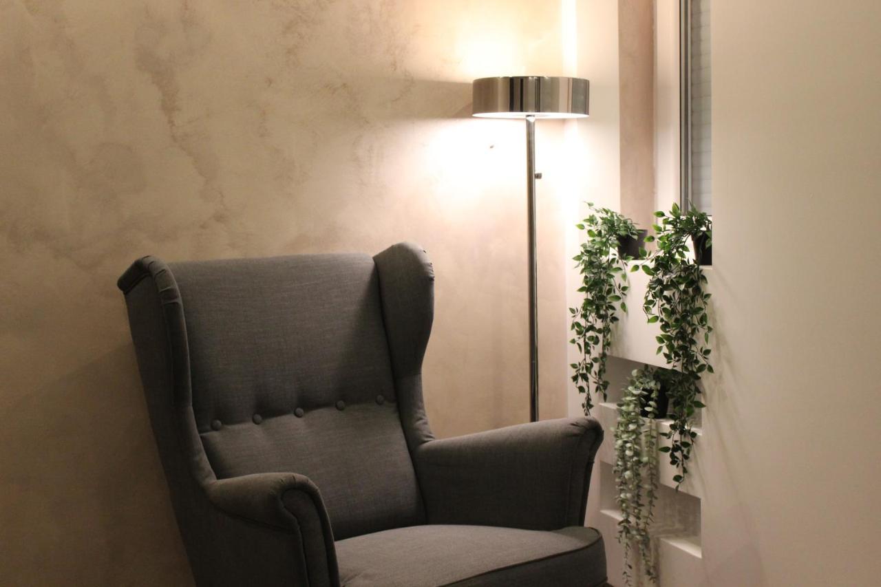 Luxury Apartments Parking In Garage Ni المظهر الخارجي الصورة