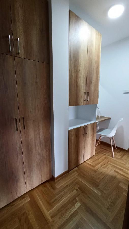 Luxury Apartments Parking In Garage Ni المظهر الخارجي الصورة