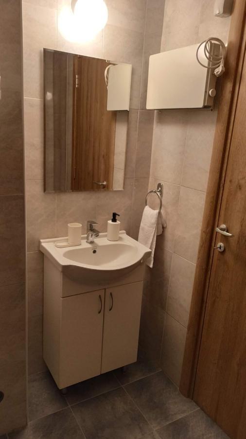 Luxury Apartments Parking In Garage Ni المظهر الخارجي الصورة