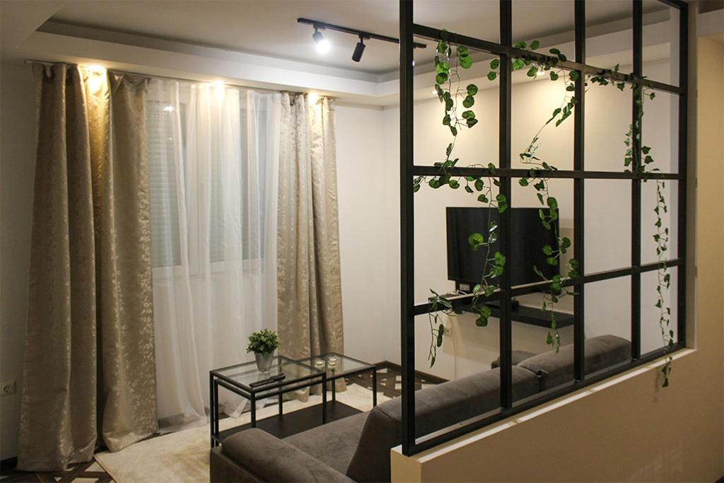 Luxury Apartments Parking In Garage Ni المظهر الخارجي الصورة