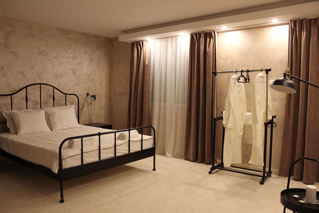Luxury Apartments Parking In Garage Ni المظهر الخارجي الصورة