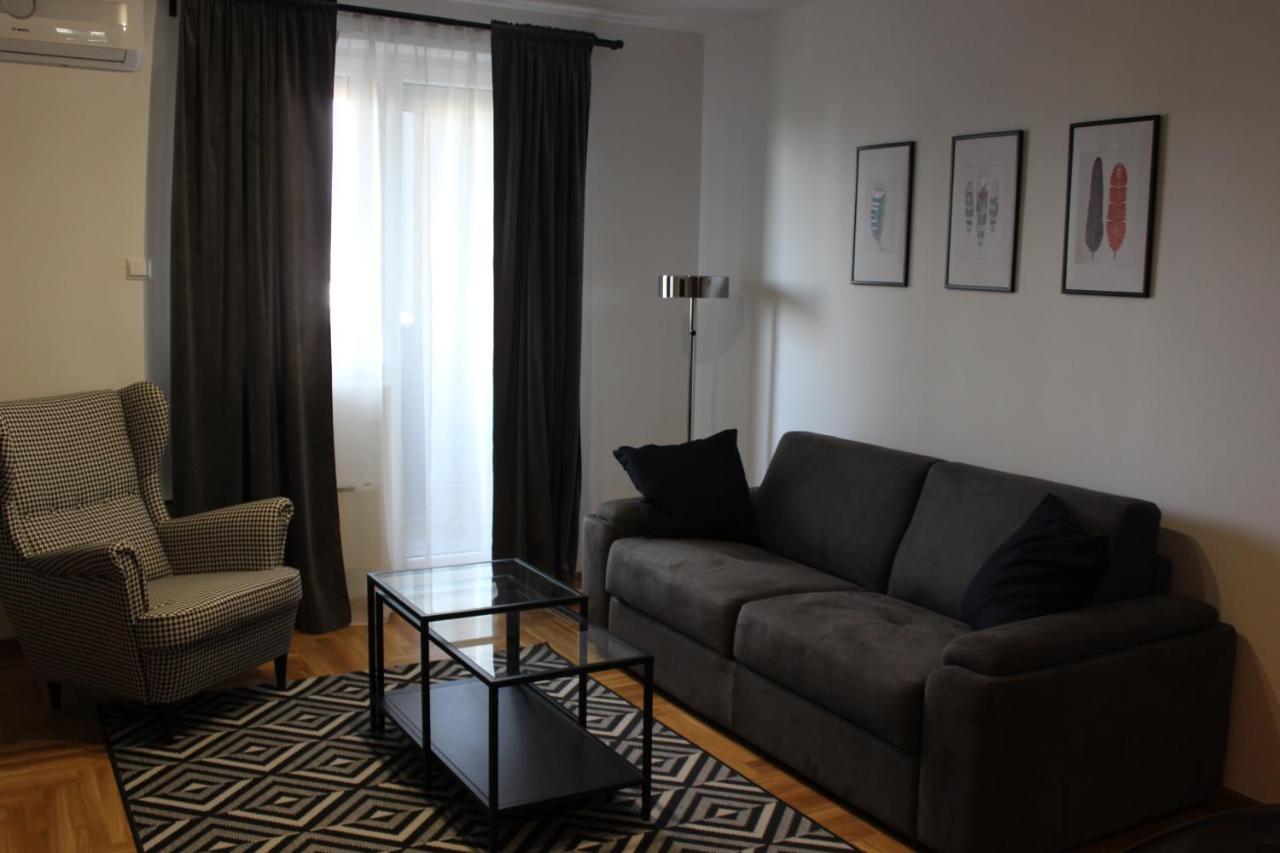 Luxury Apartments Parking In Garage Ni المظهر الخارجي الصورة