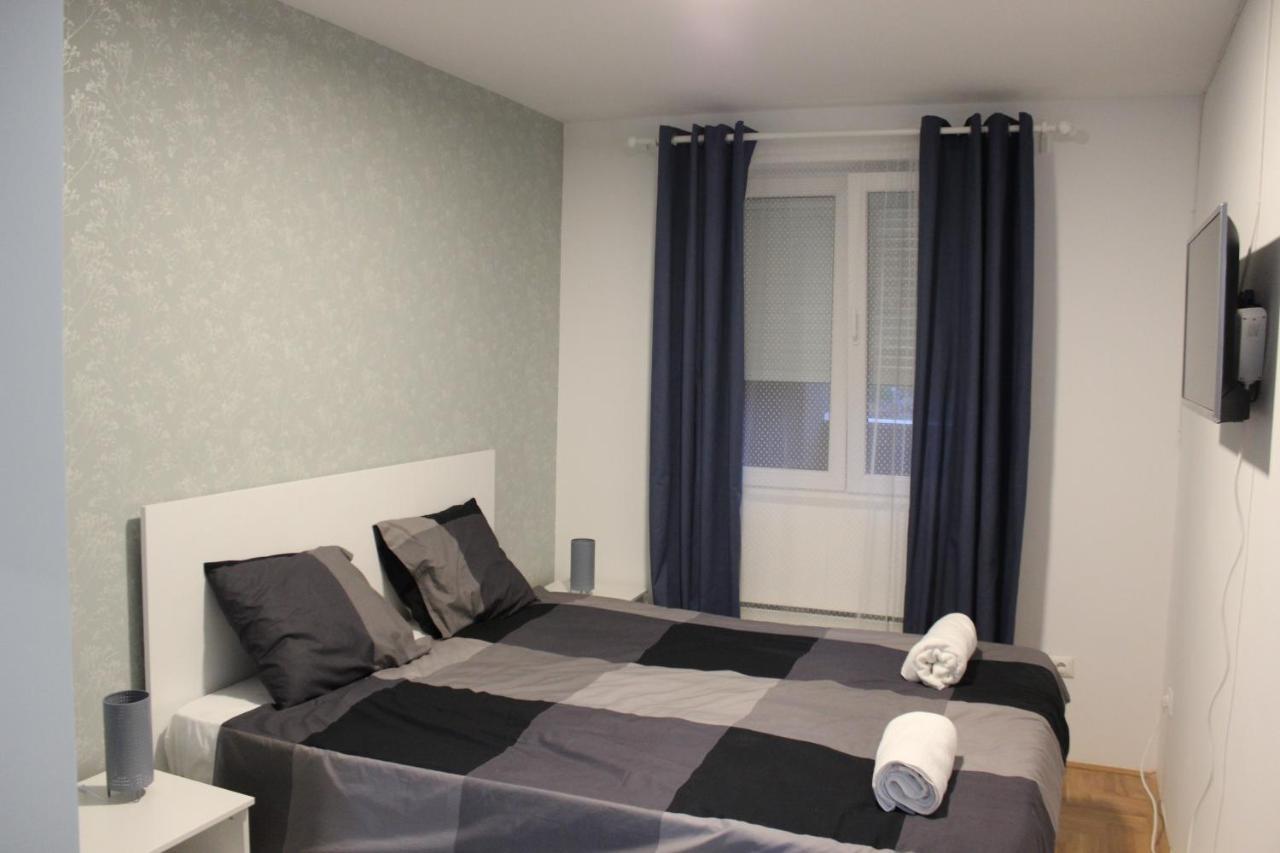 Luxury Apartments Parking In Garage Ni المظهر الخارجي الصورة