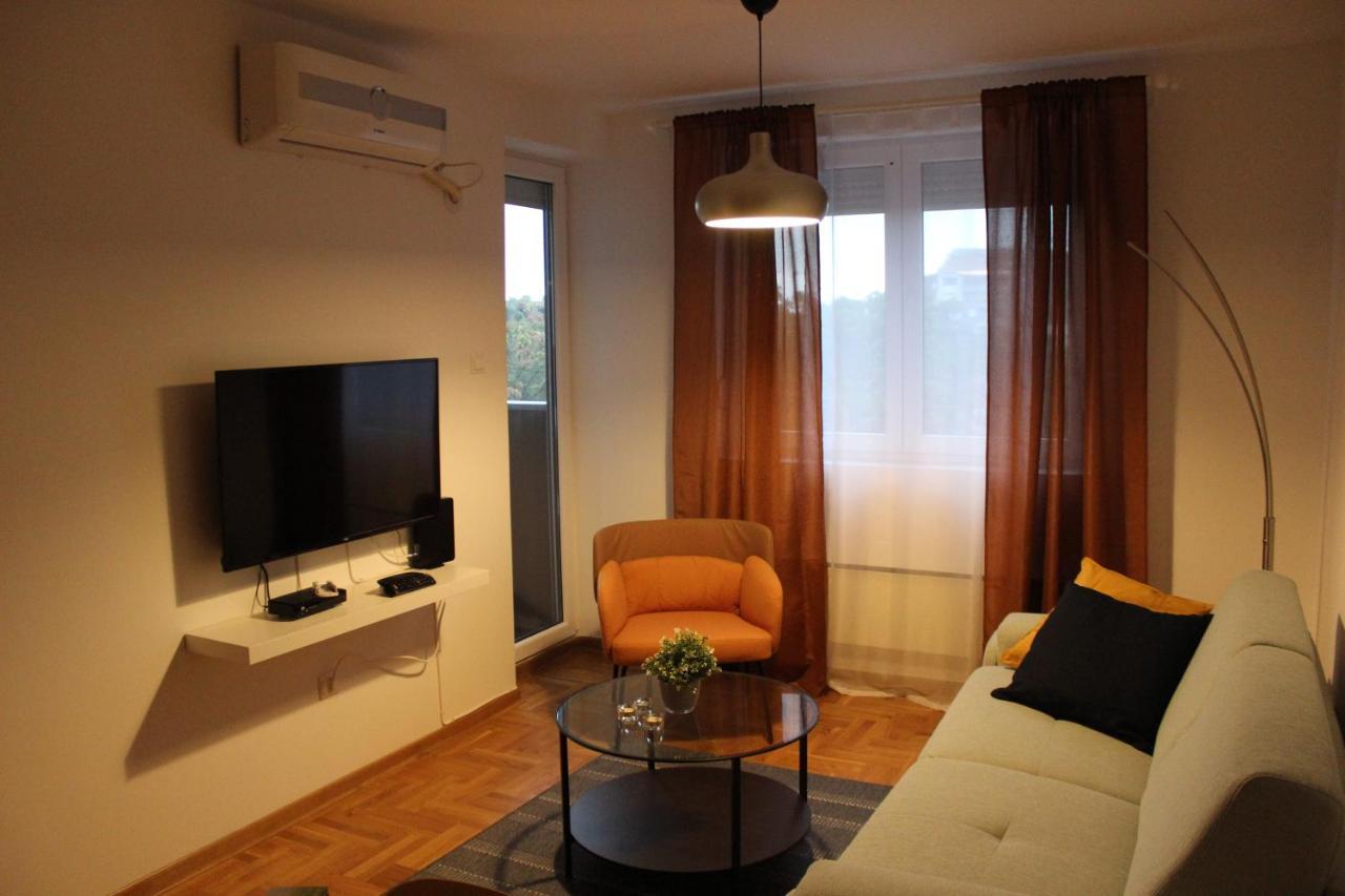 Luxury Apartments Parking In Garage Ni المظهر الخارجي الصورة