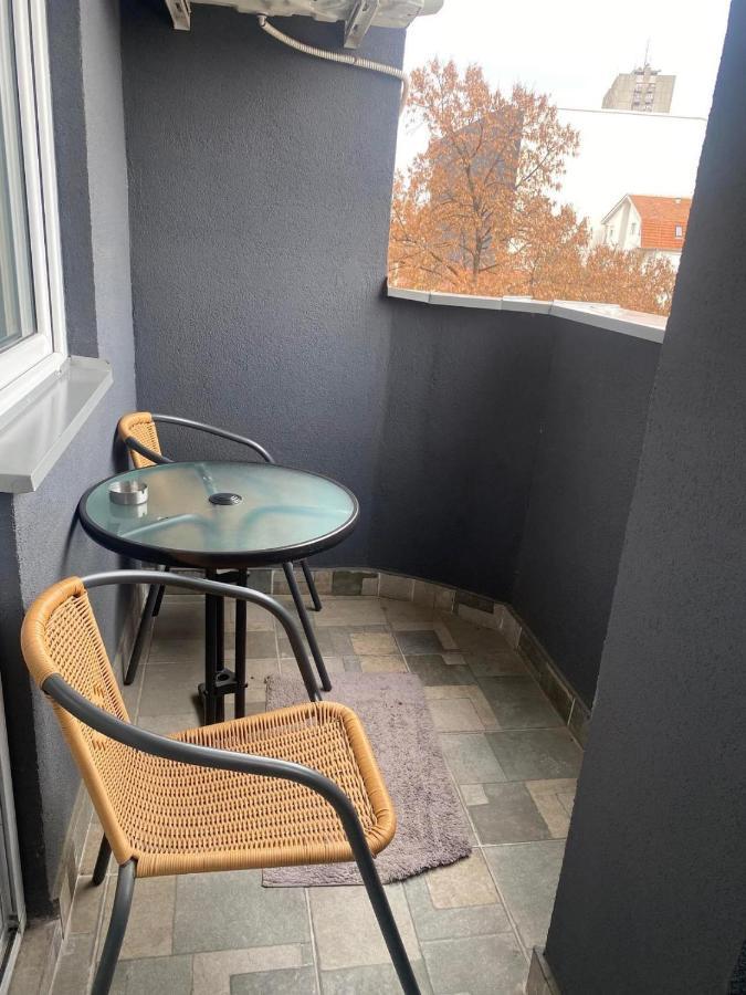 Luxury Apartments Parking In Garage Ni المظهر الخارجي الصورة