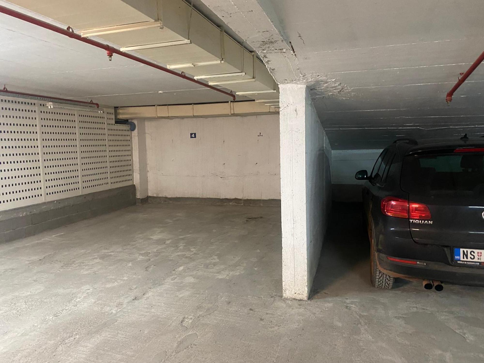 Luxury Apartments Parking In Garage Ni المظهر الخارجي الصورة